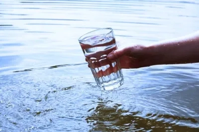 Почему морскую воду нельзя пить?