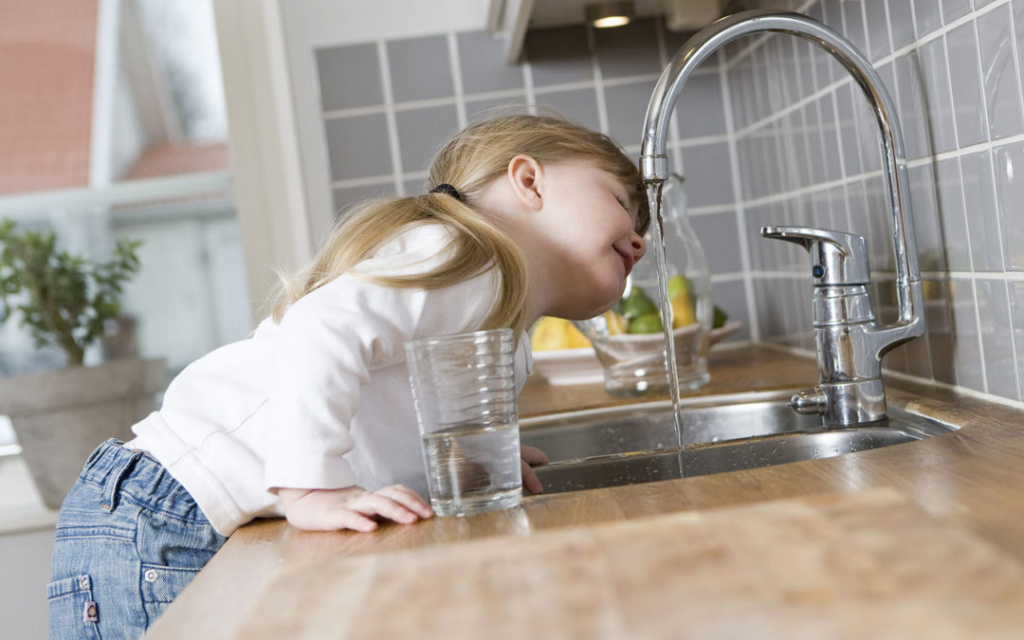 Girl-Drinking-Water-From-Faucet-1080x675.jpg