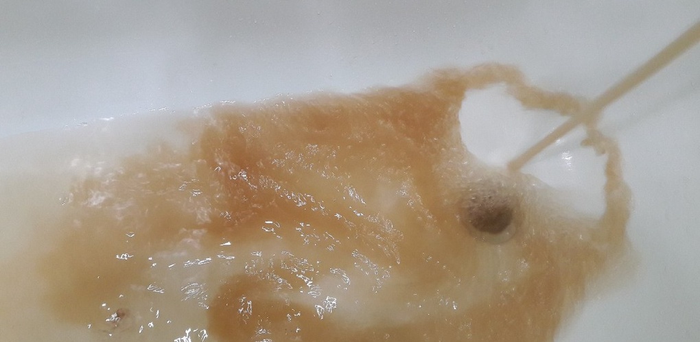 Желтая вода