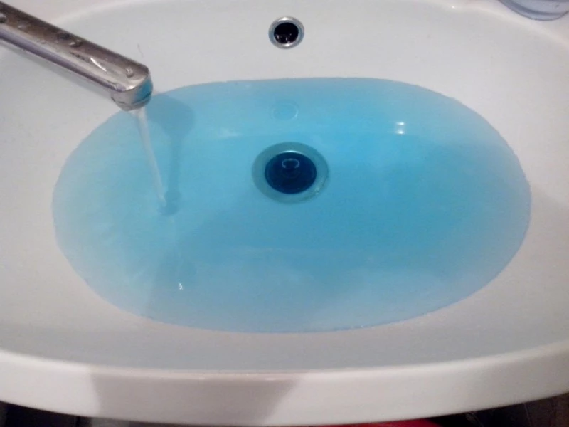 Голубая вода из крана