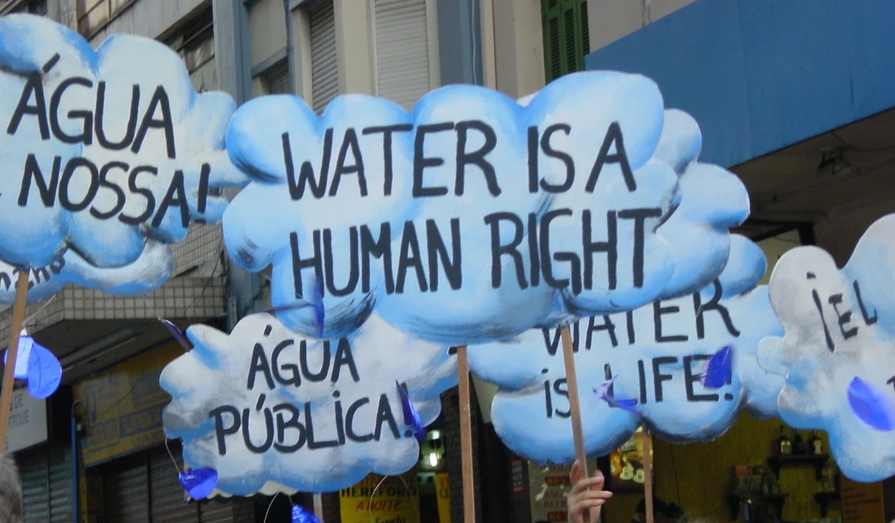 Акция протеста против приватизации воды
